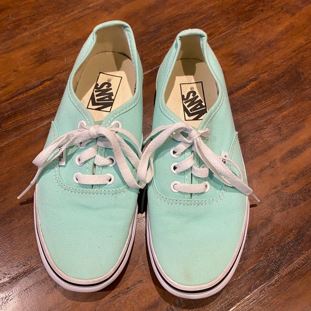 Mint Vans- Authentic style